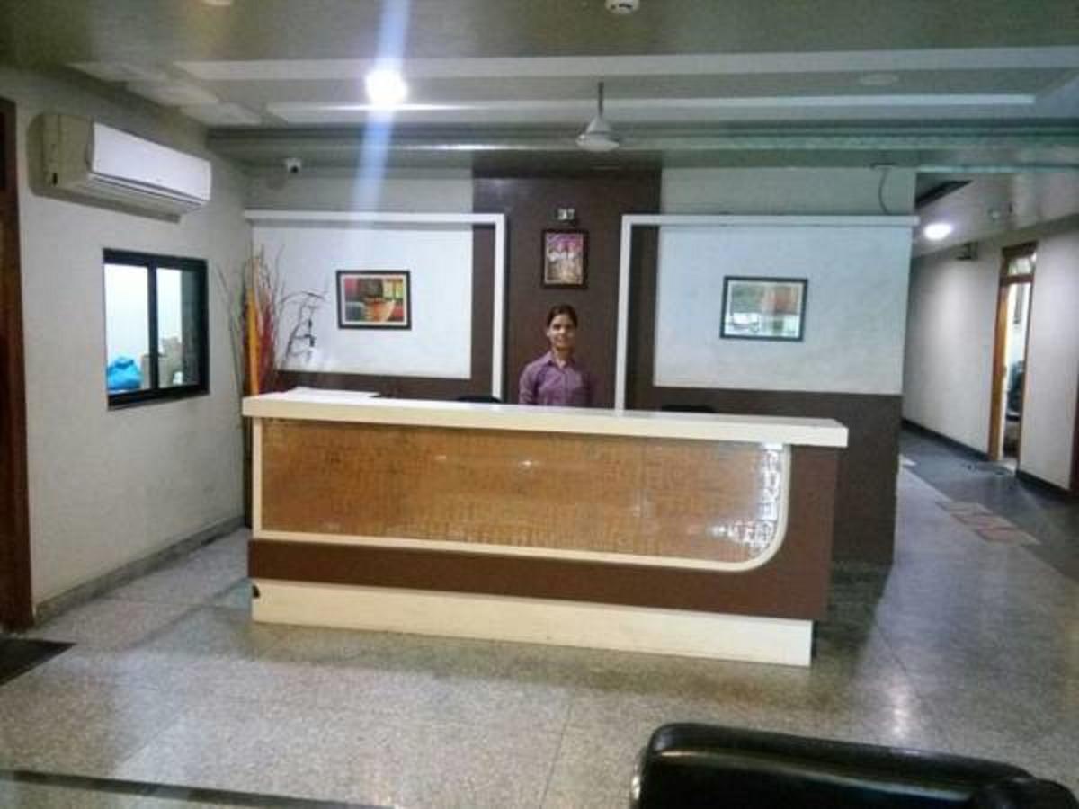 Hotel Shree Pushpak Raigarh Eksteriør bilde
